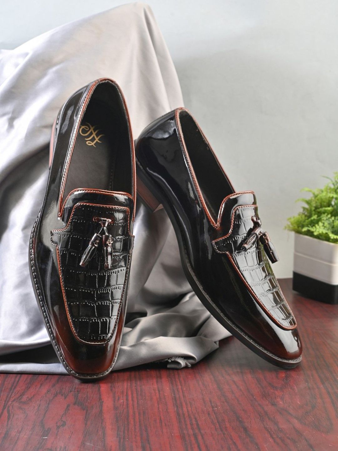 House of Pataudi Men Textured Square Toe Formal Loafers