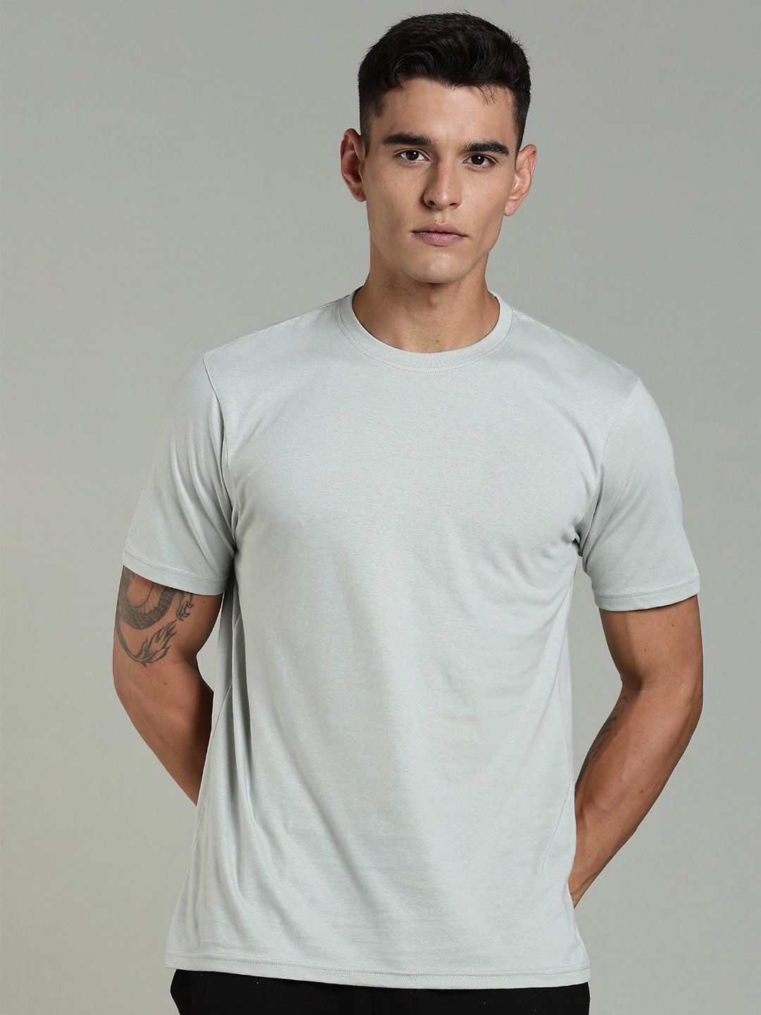 OUTLAWS Men Solid Round Neck Cotton T-shirt