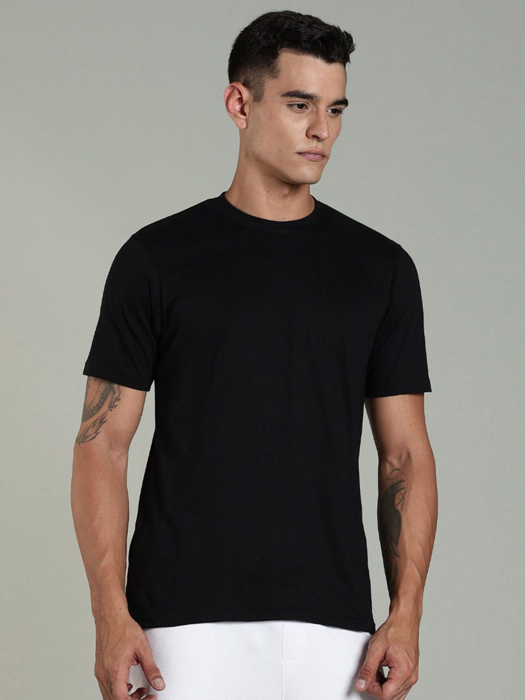 OUTLAWS Men Solid Round Neck Cotton T-shirt