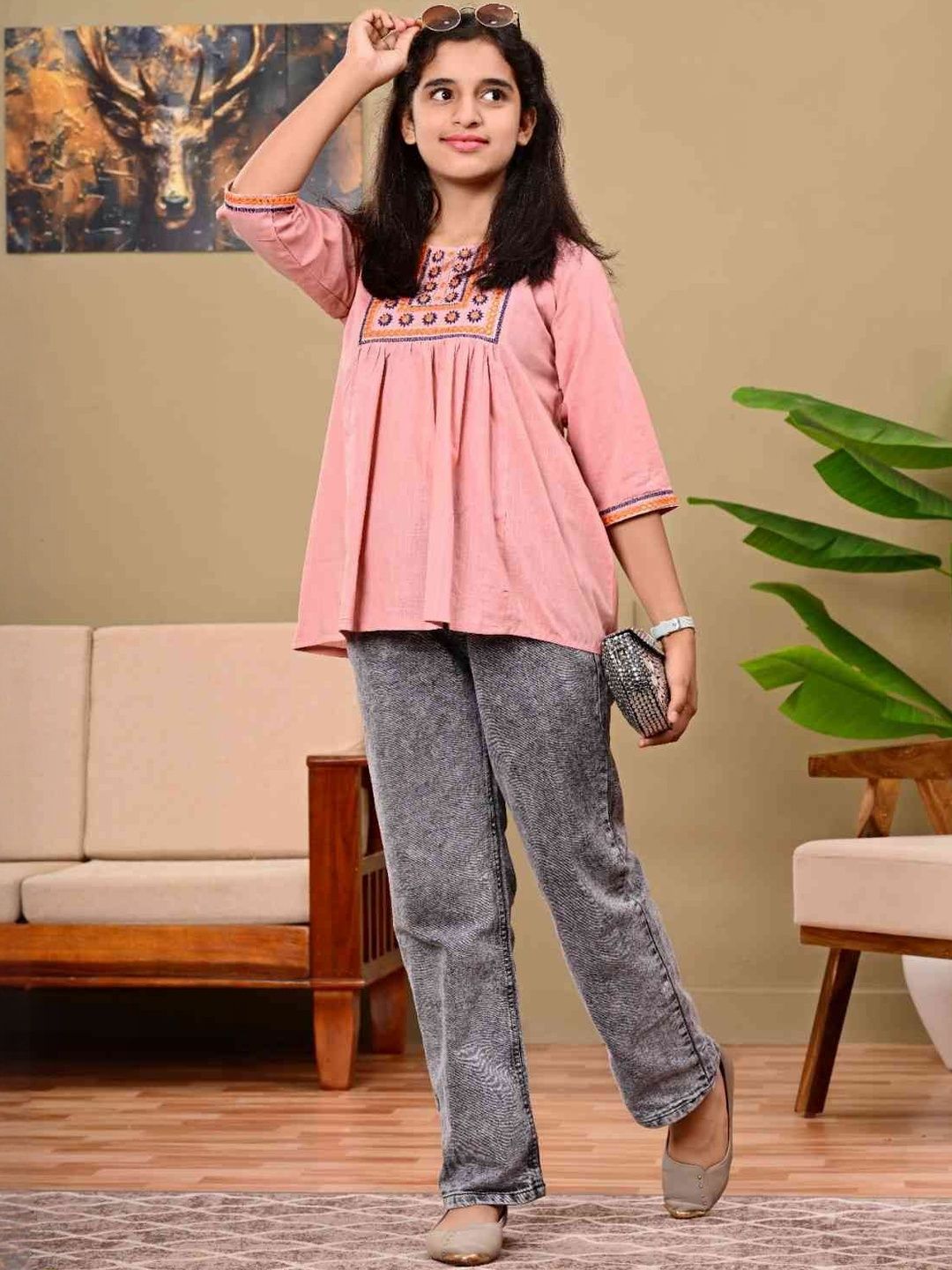 DMP FASHION Girls Embroidered Floral Cotton Top
