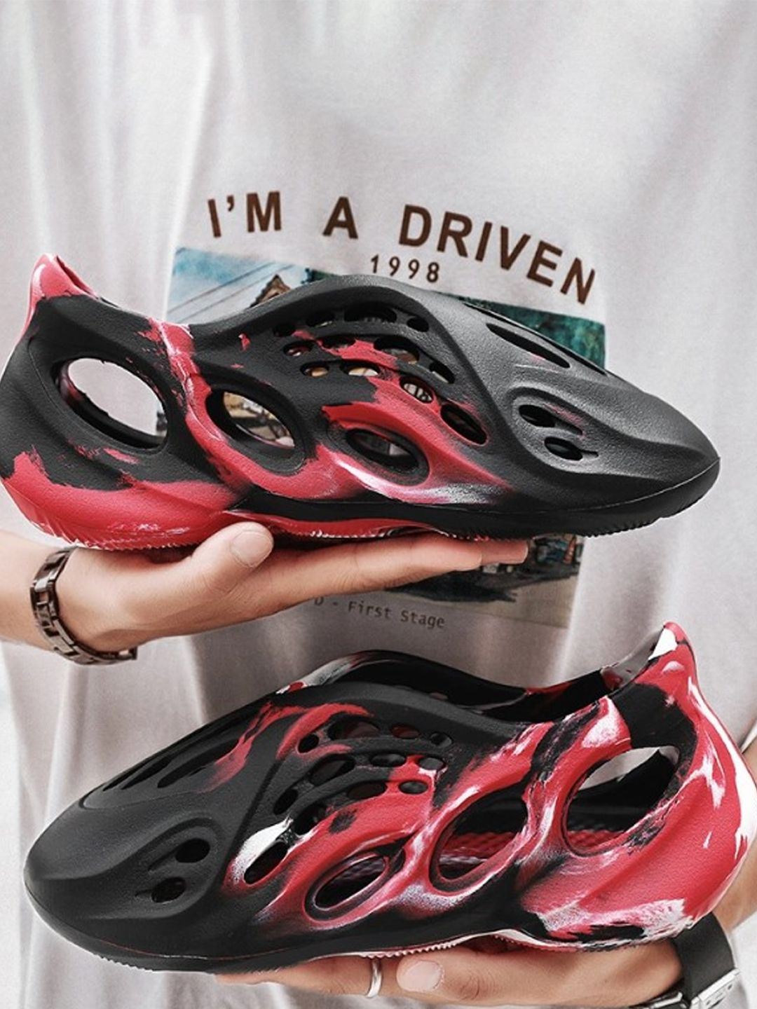 CASSIEY Men Printed Rubber Clogs