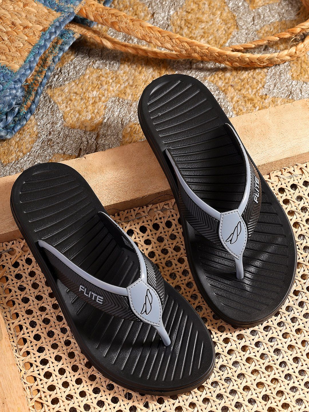 FLITE Men Grey Striped Open Toe Flip Flops