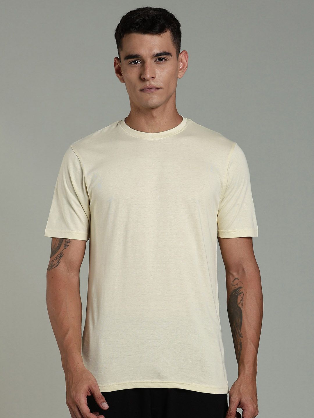 OUTLAWS Men Solid Round Neck Cotton T-shirt