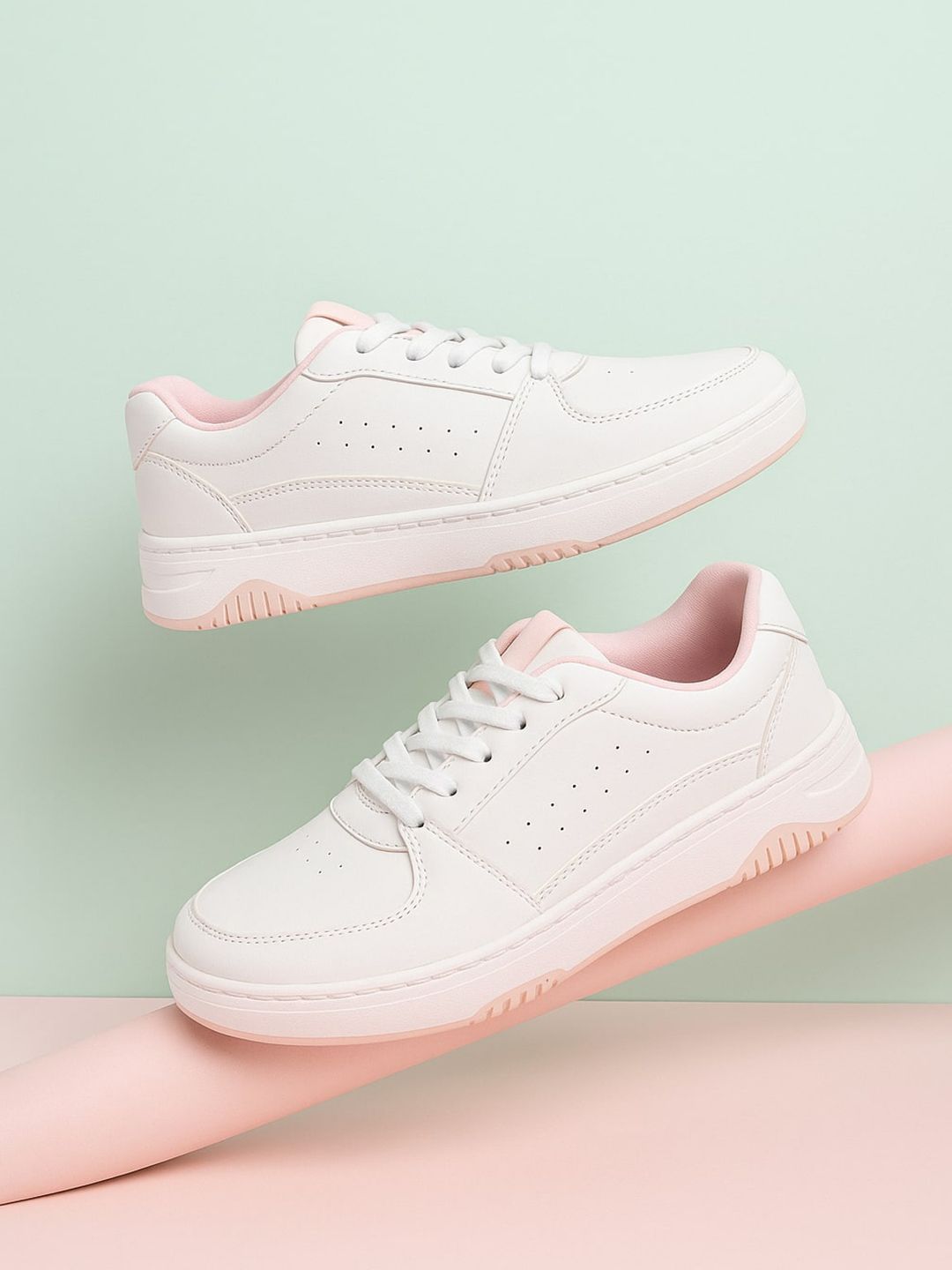 The Roadster Lifestyle Co Women Casual Sneakers