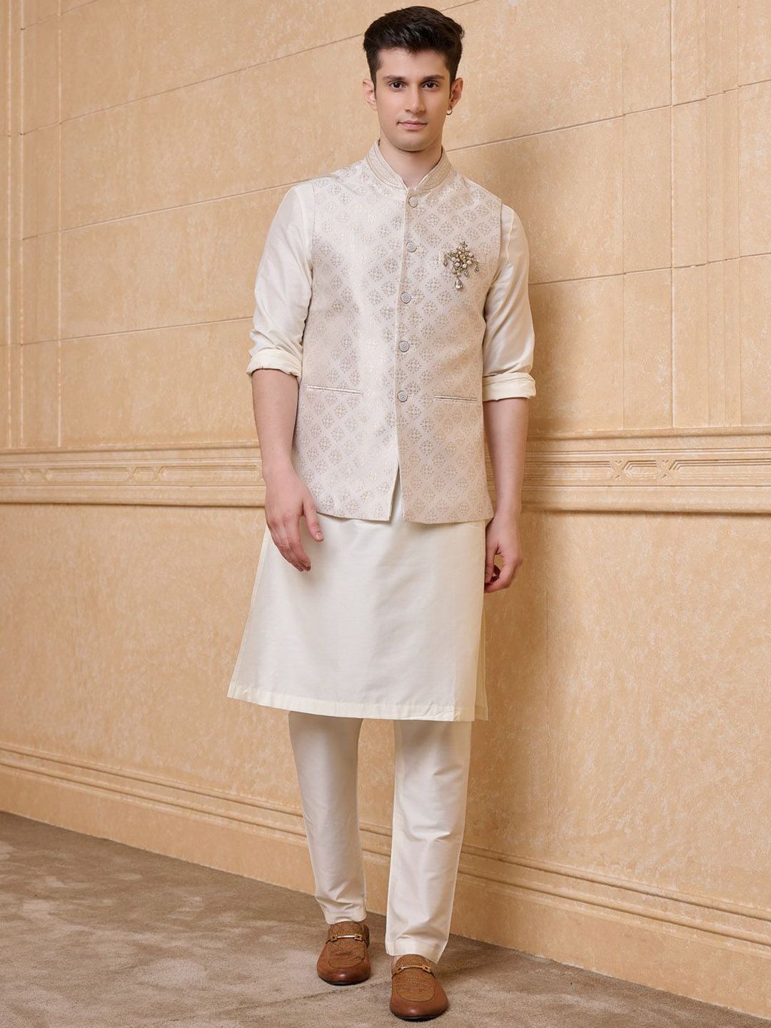 Tasva Men Woven Design Bundi Nehru Jacket