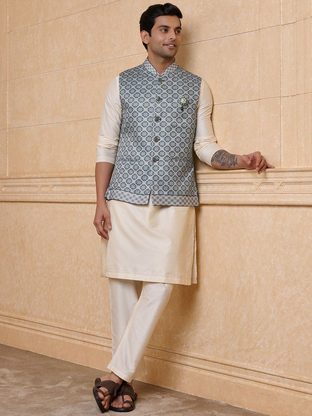 Tasva Men Woven Design Bundi Nehru Jacket