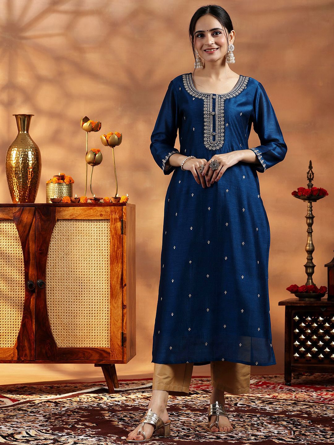 Libas Libas Floral Embroidered Round Neck Zari Pure Silk Kurta