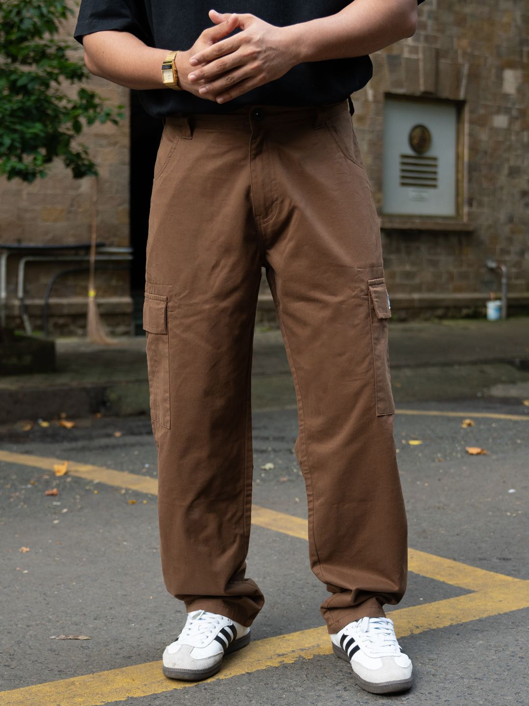 Powerlook Men Relaxed Fit Low-Rise Cotton Cargos Trousers deal from myntra Powerlook Men Relaxed Fit Low-Rise Cotton Cargos Trousers deal from myntra