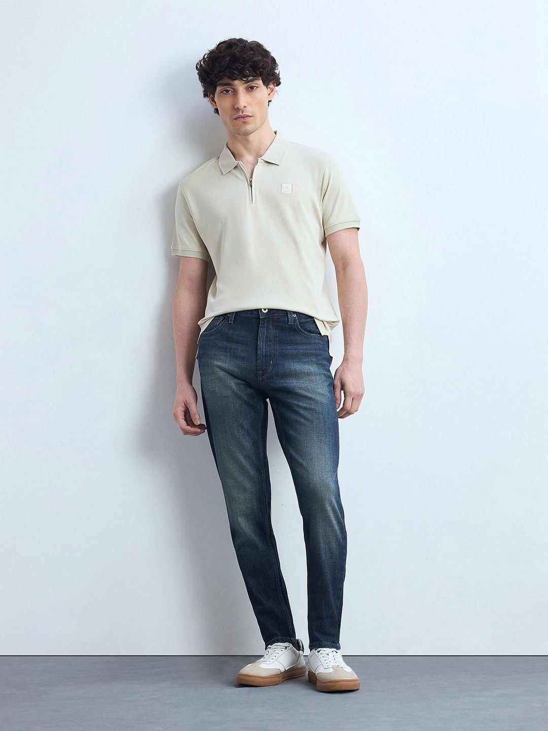 Flying Machine Men Relaxed Tapered Fit Mid-Rise Light Fade Stretchable Jeans