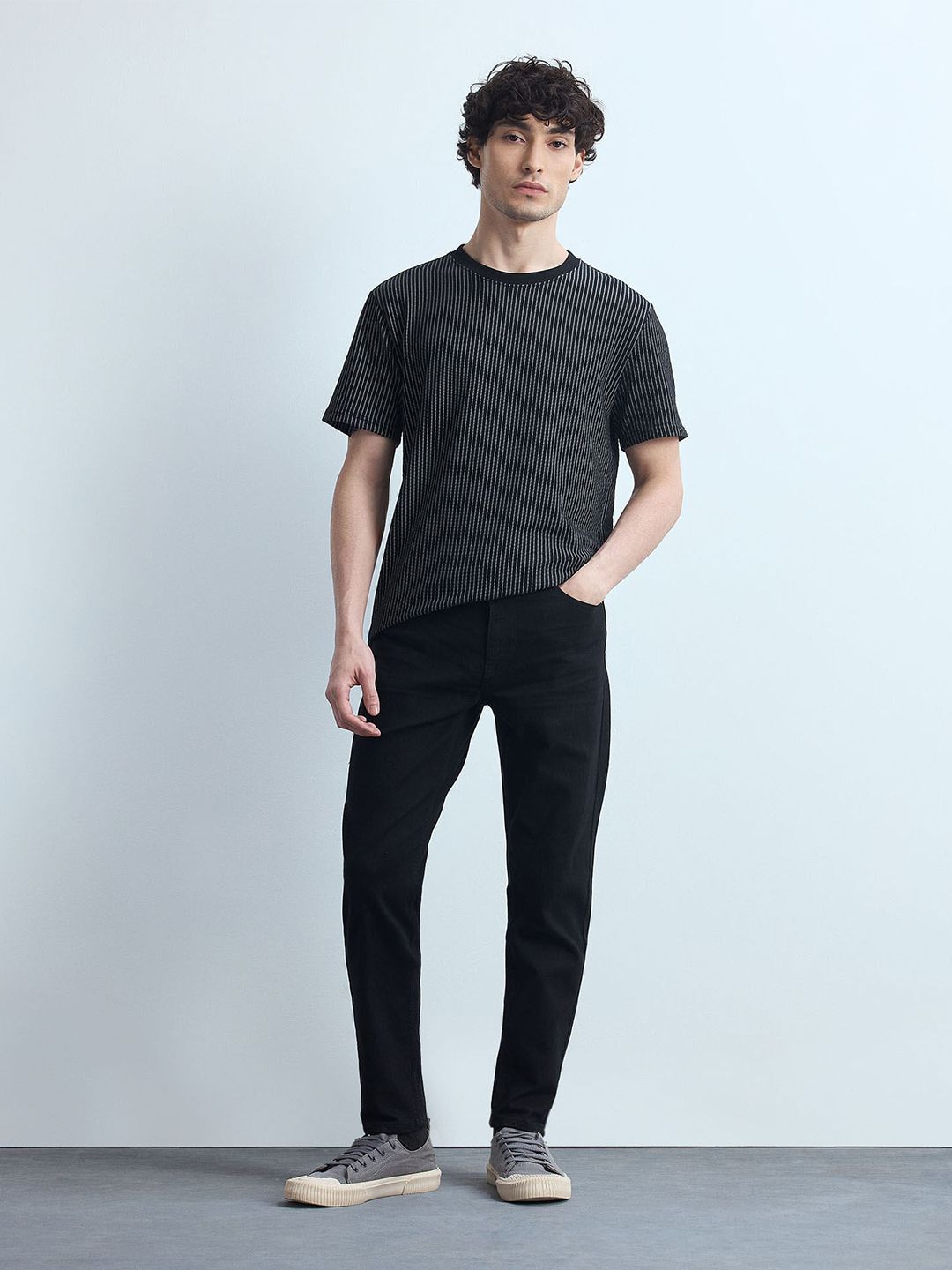 Men Relaxed Fit Mid-Rise Jeans Flying Machine Men Relaxed Tapered Fit Mid-Rise Clean Look Light Fade Stretchable Jeans