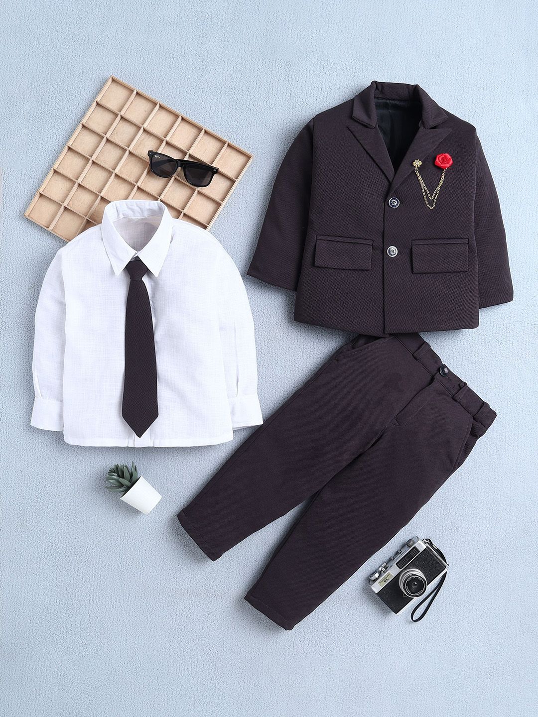 FOURFOLDS Boys 3-Piece Suit With Tie