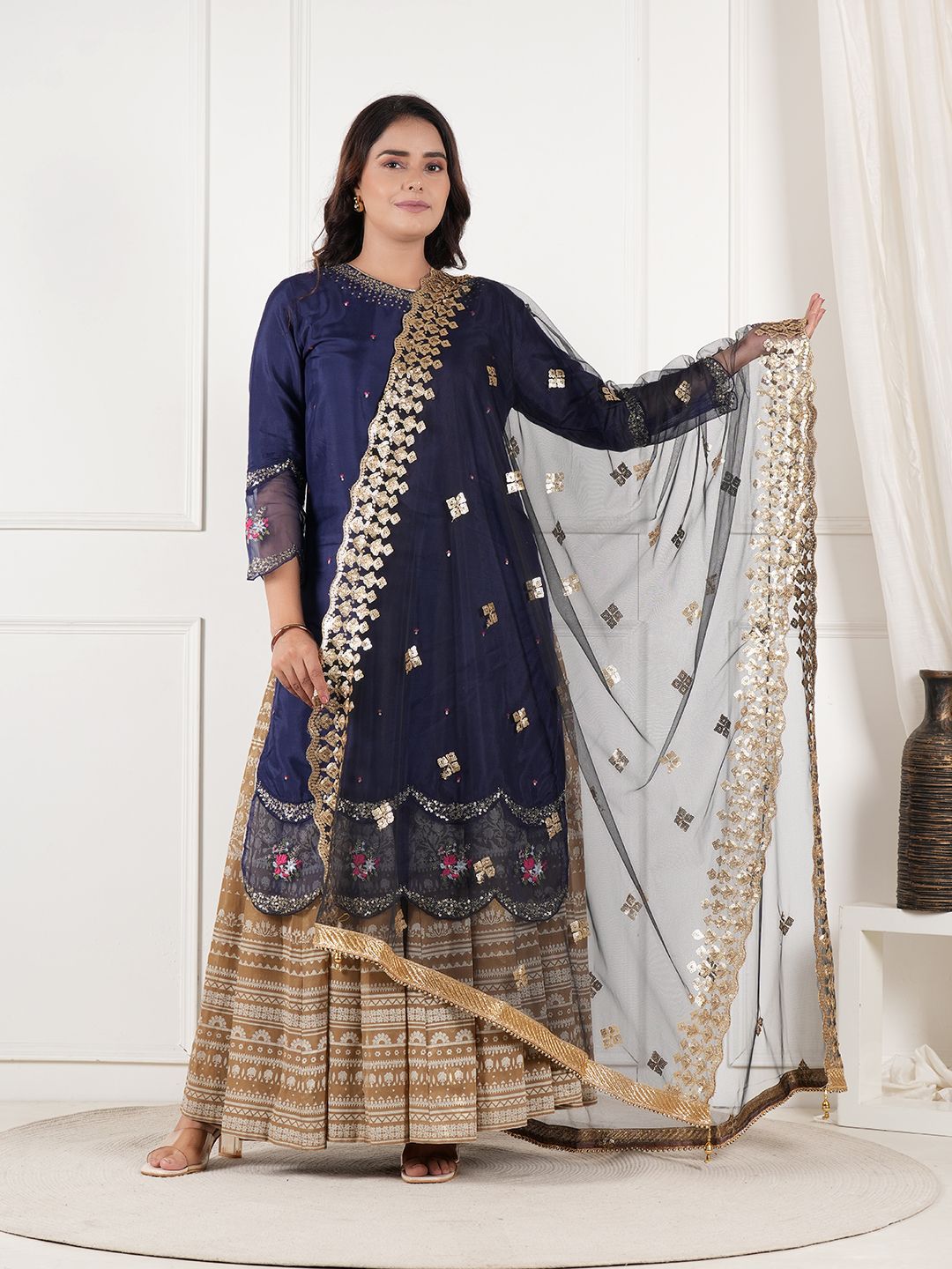 A R SILK DUPATTA HUB Floral Embroidered Dupatta With Sequinned
