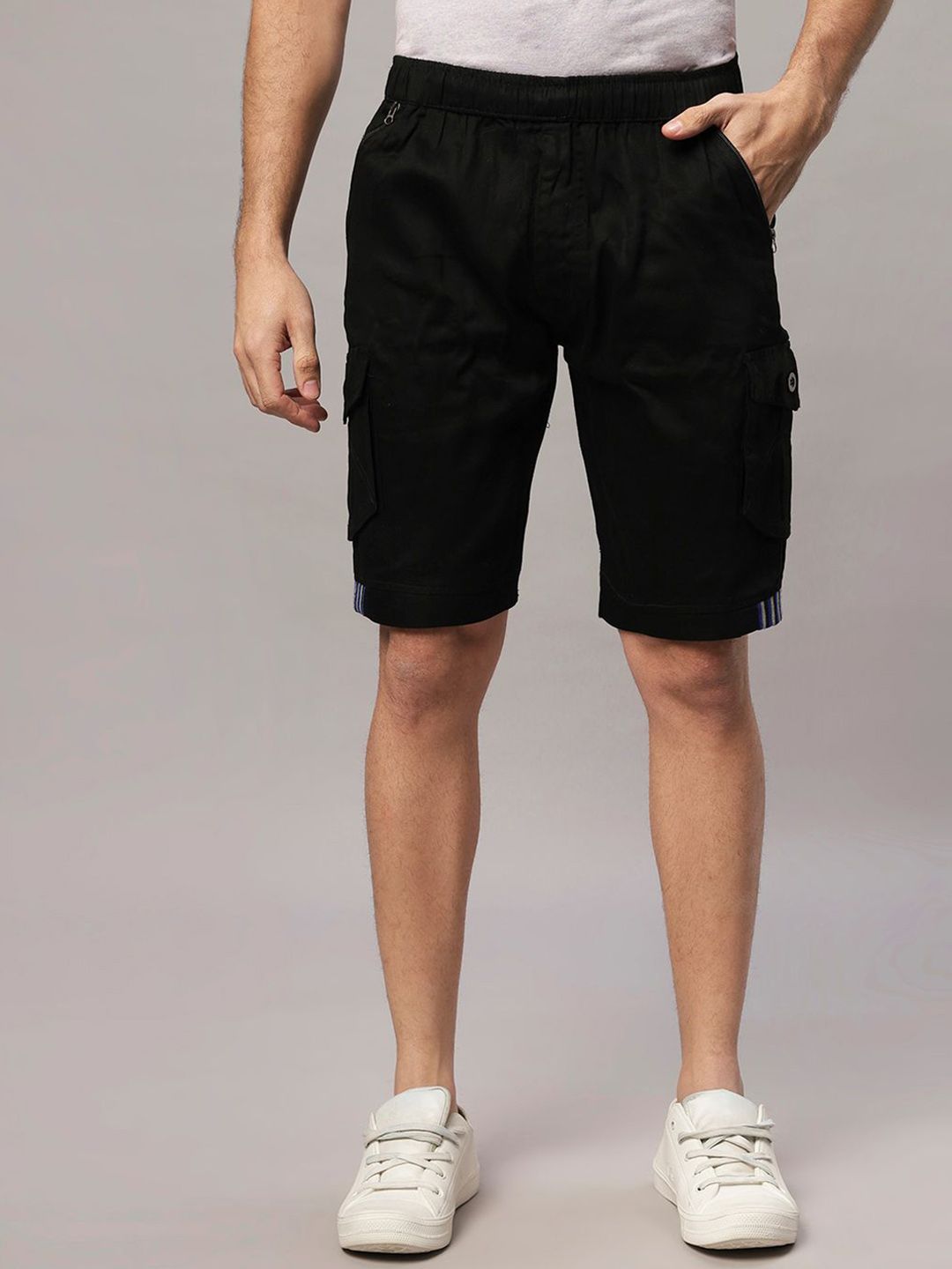 HO BINDAASS Men Solid Mid-Rise Regular Fit Cotton Cargo Shorts