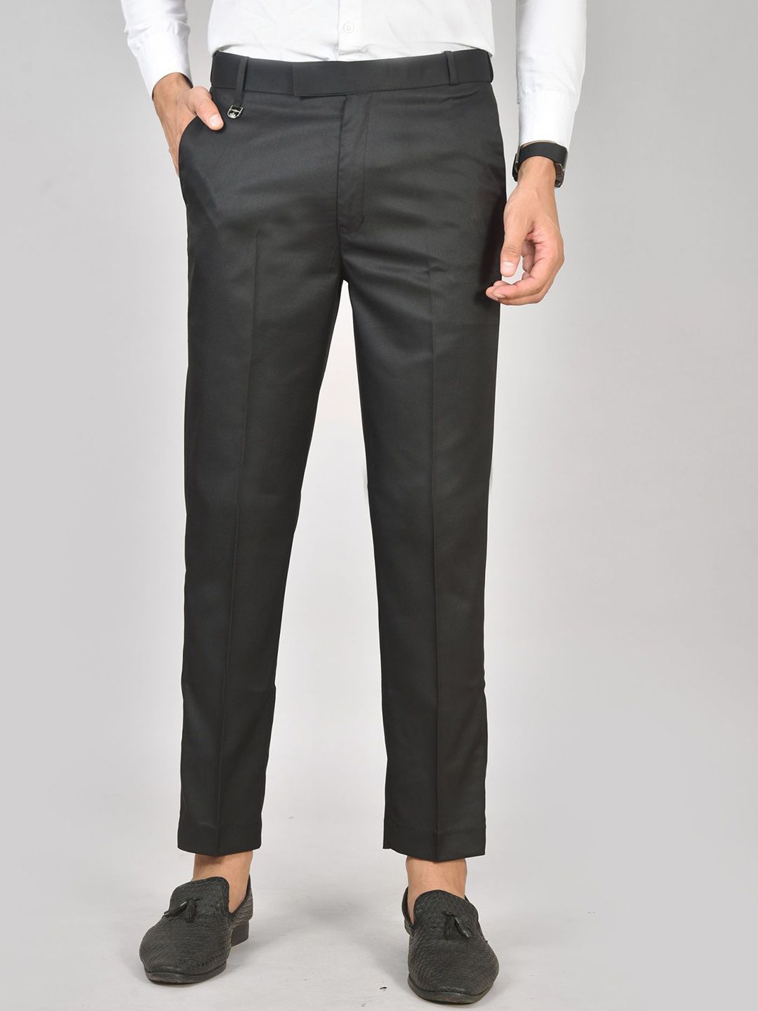 UC NB FASHION Men Relaxed Straight Leg Regular Fit Mid-Rise Formal Trousers