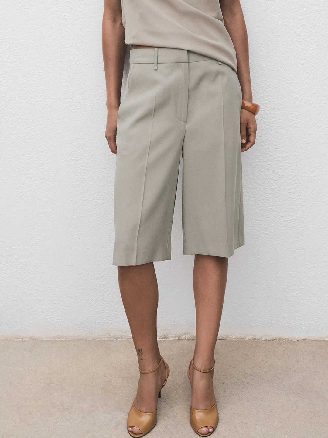 Mid Rise Bermudas