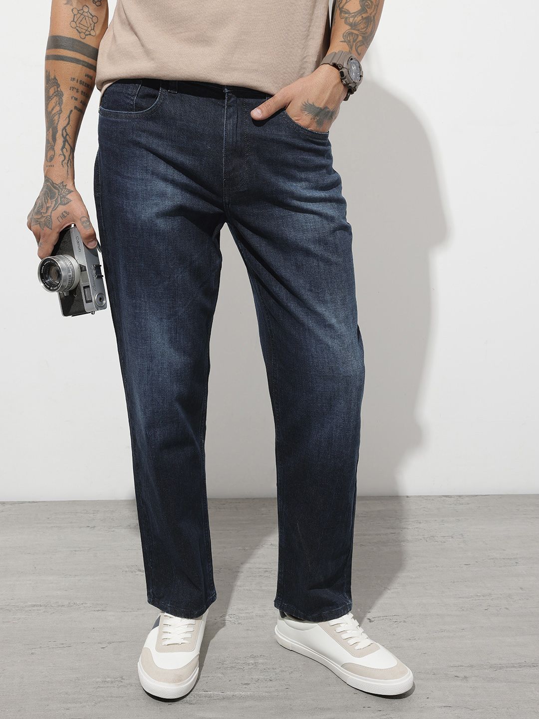 The Roadster Life Co. Men Relaxed Fit Heavy Fade Stretchable Jeans