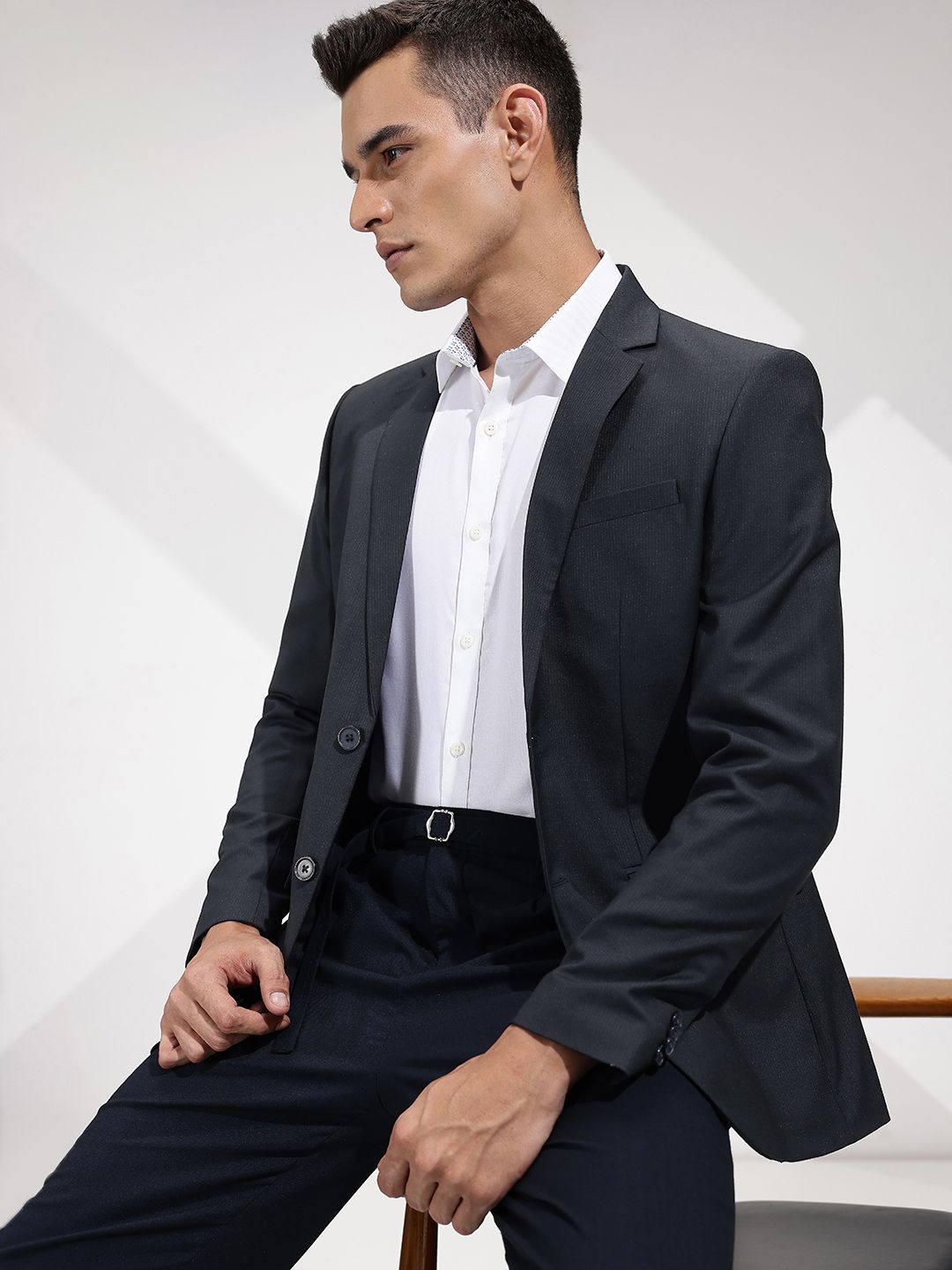 INVICTUS Slim Fit Striped Single-Breasted Semiformal Blazer