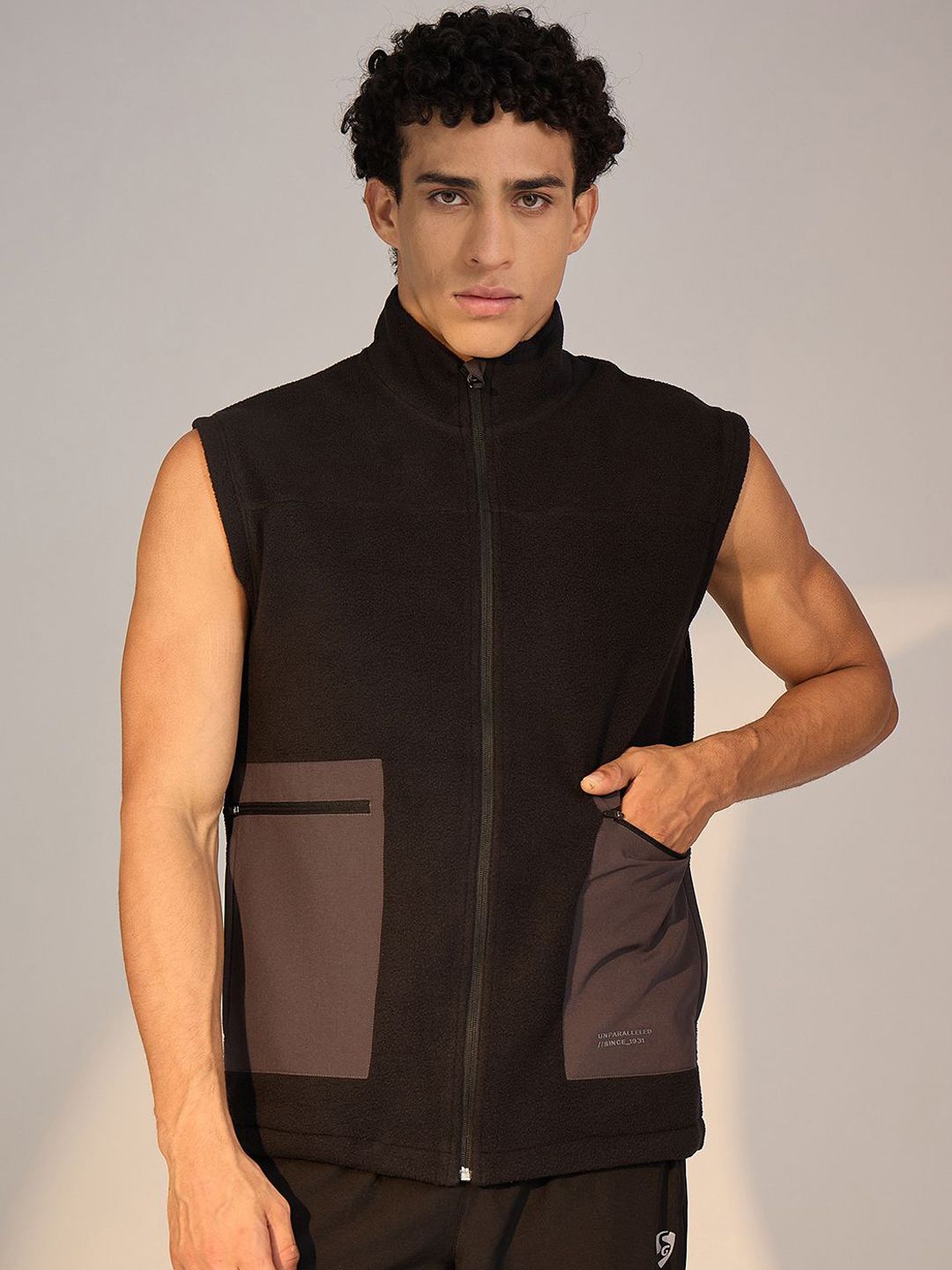 SG Stand Collar Colourblocked Sleeveless Sporty Jacket