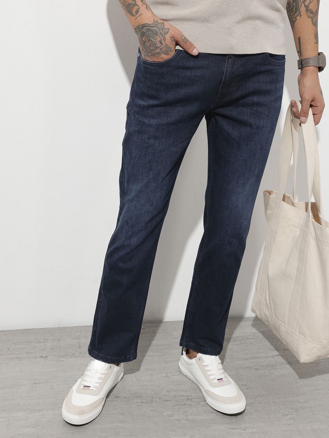 The Roadster Life Co. Men Slim Fit Light Fade Stretchable Jeans