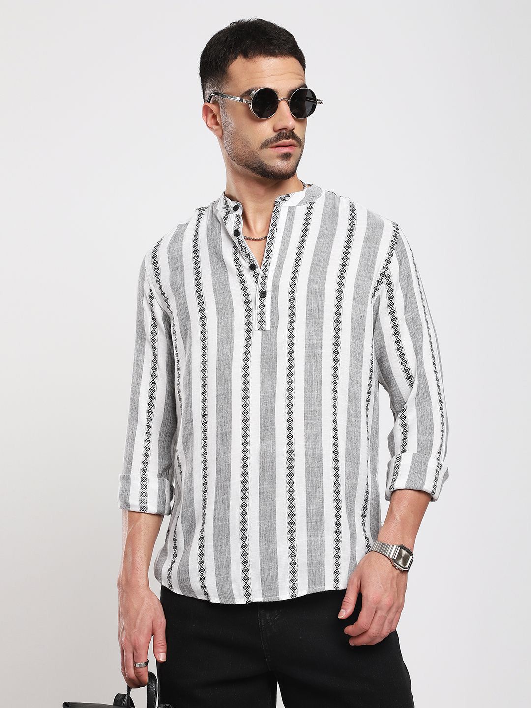 VASTRADO Striped Band Collar Thread Work Pure Cotton Straight Republic Day Kurta
