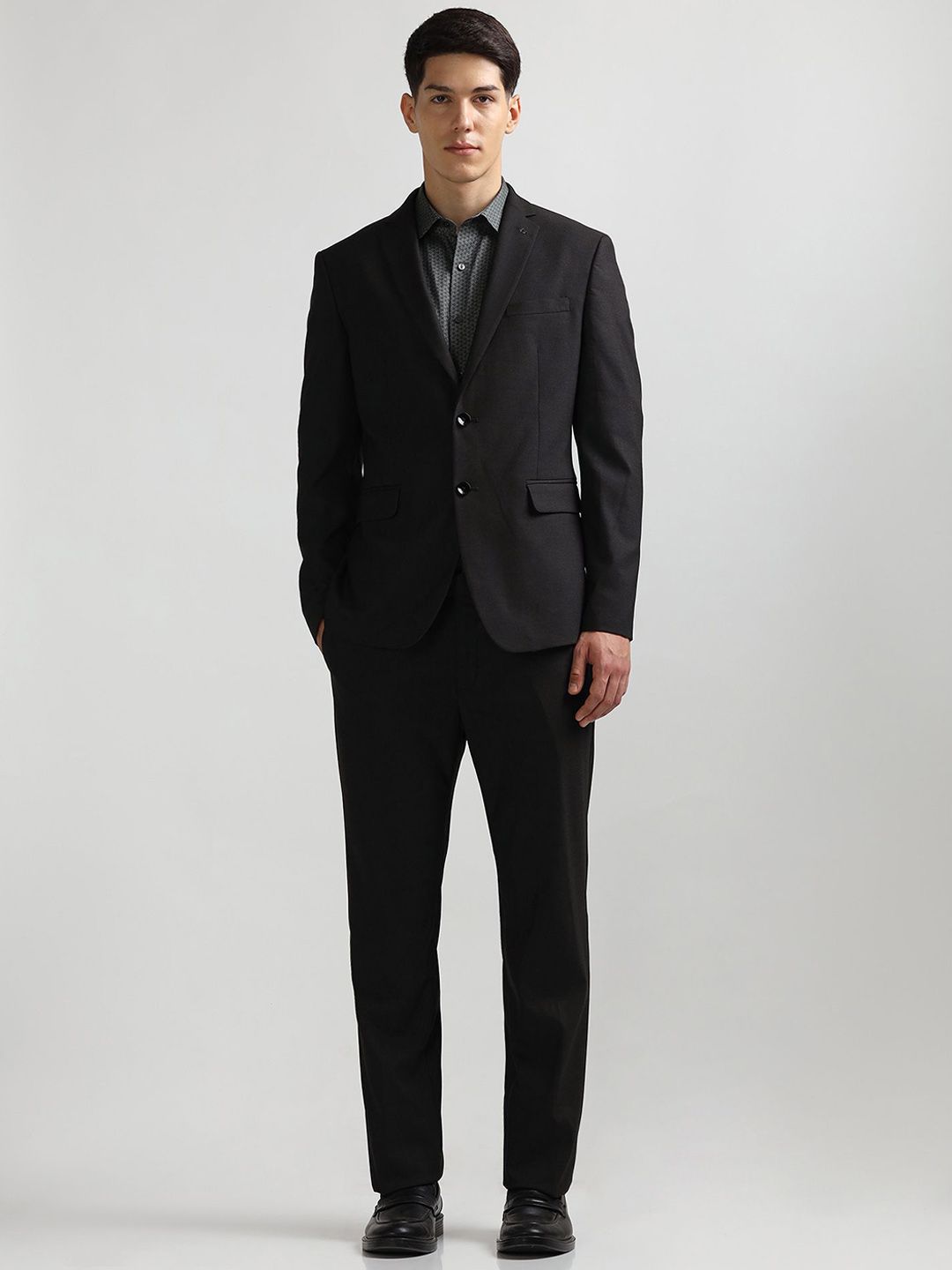 Arrow Men Tailored-Fit Single-Breasted Two-Piece Suit