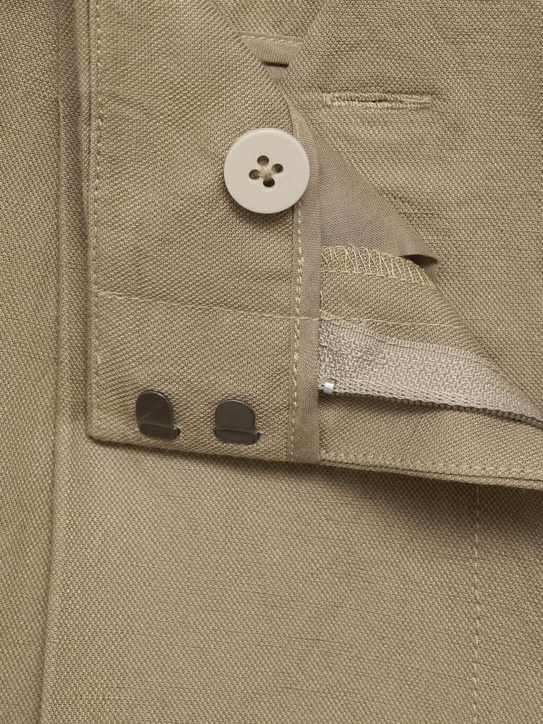 Mid-Rise Regular Shorts
