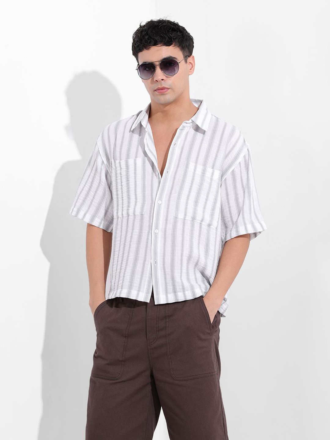 The Indian Garage Co Men Oversized Fit Vertical Striped Spread Collar Casual Shirt