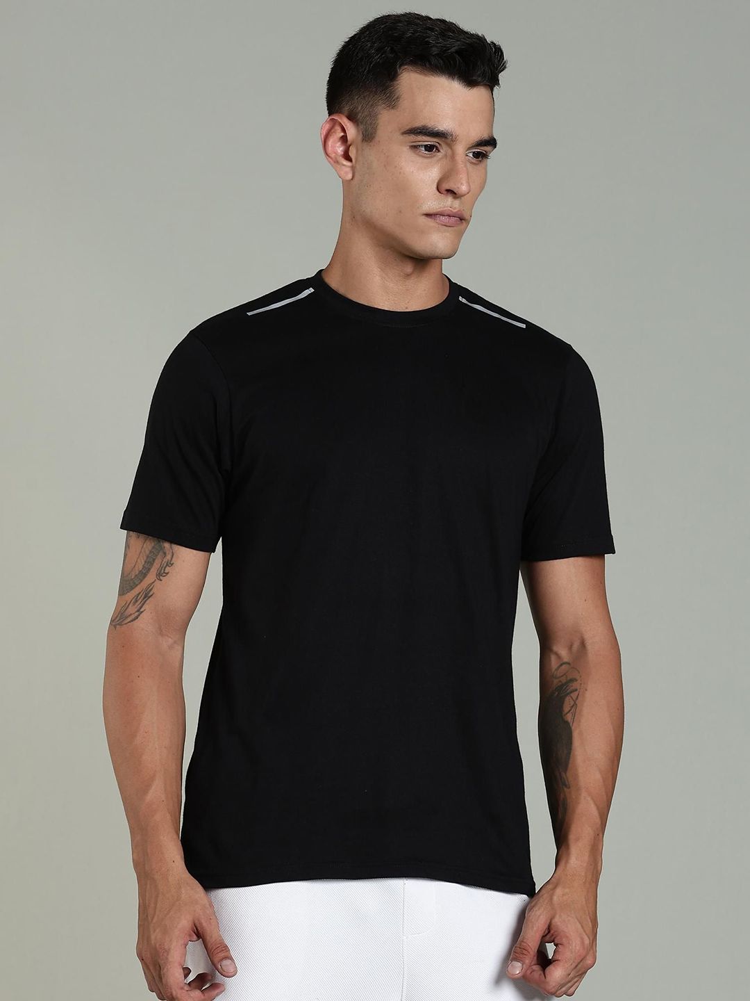 OUTLAWS Men Solid Round Neck Cotton Slim Fit T-shirt