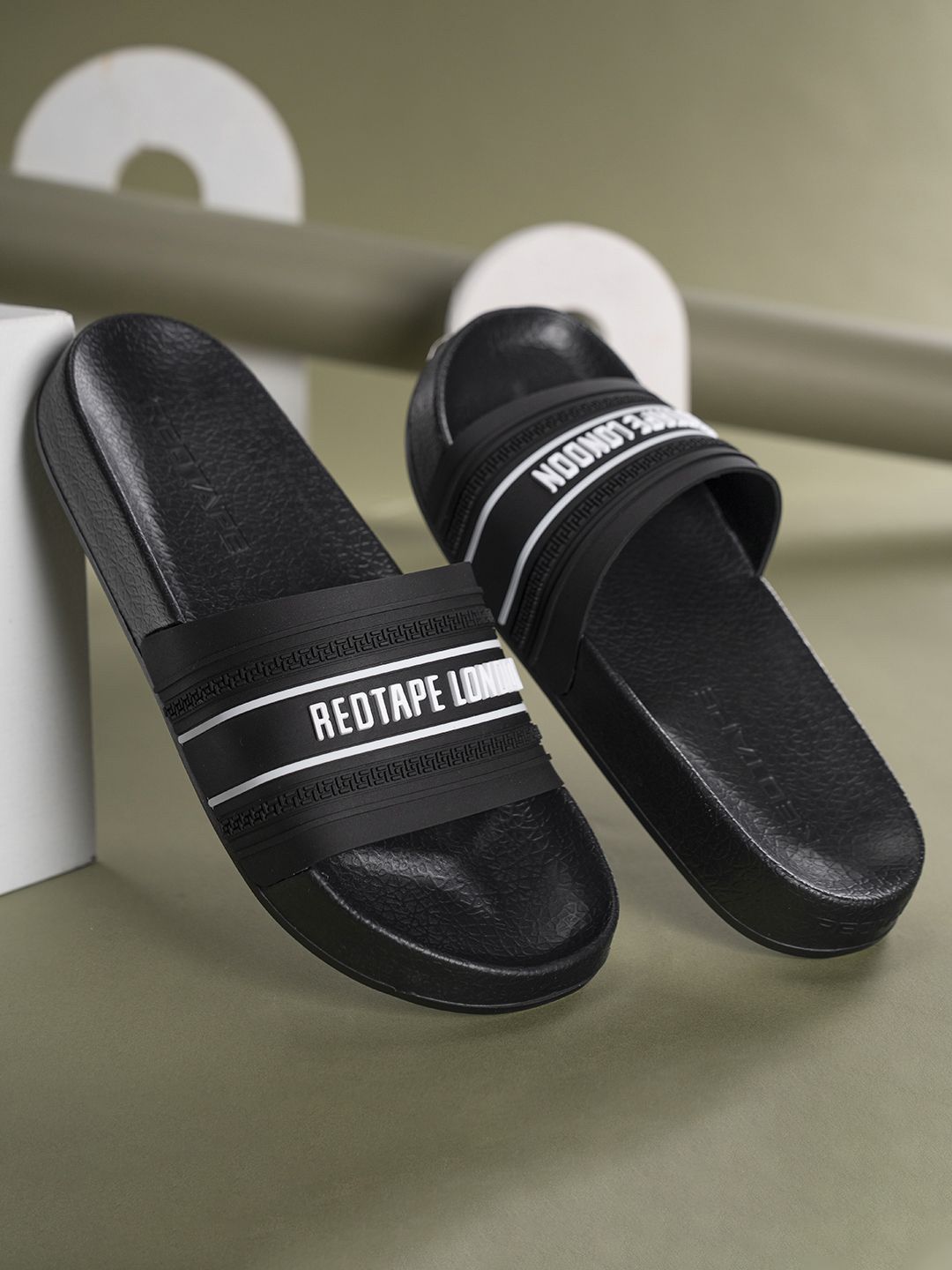 Red Tape Men Printed Rubber Sliders