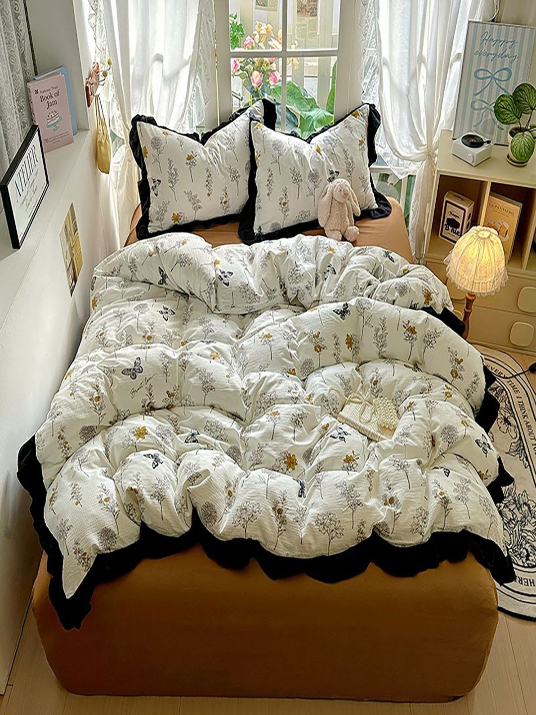 JC HOME Black & White Printed AC Room Double Queen Bedding Set