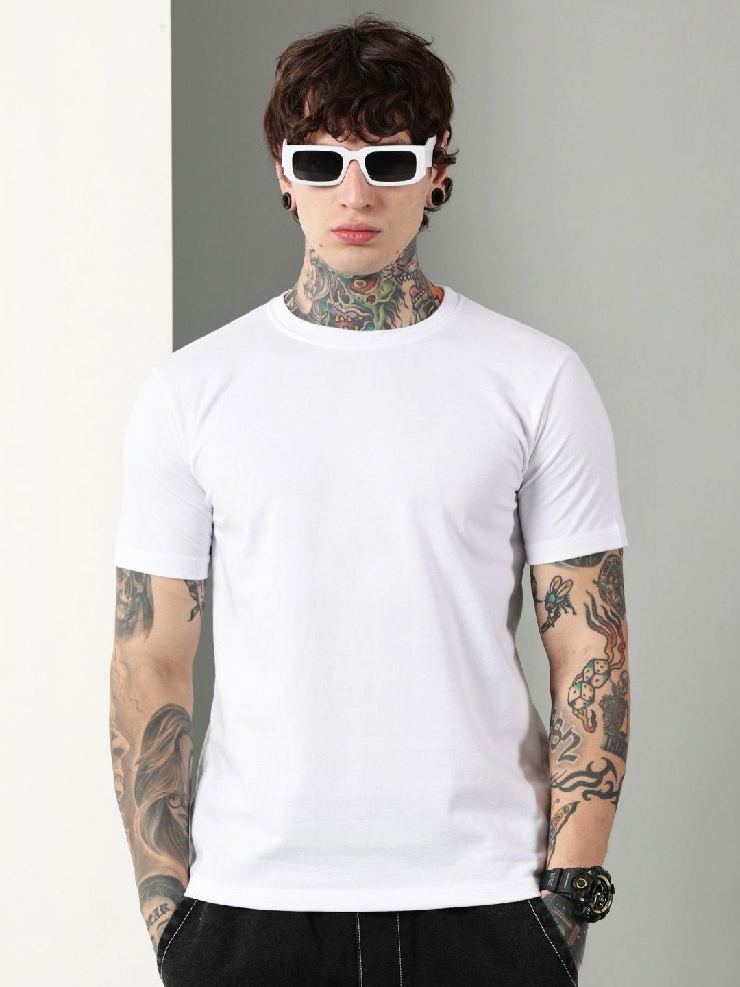 Own The Look Men Solid Round Neck Cotton T-shirt
