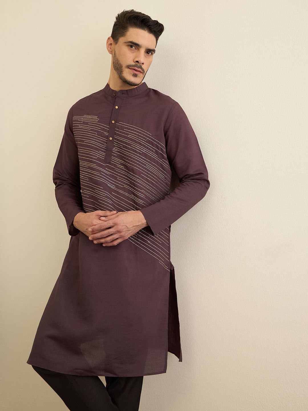 House of Pataudi Men Embroidered Mandarin Collar Neck Straight Kurta