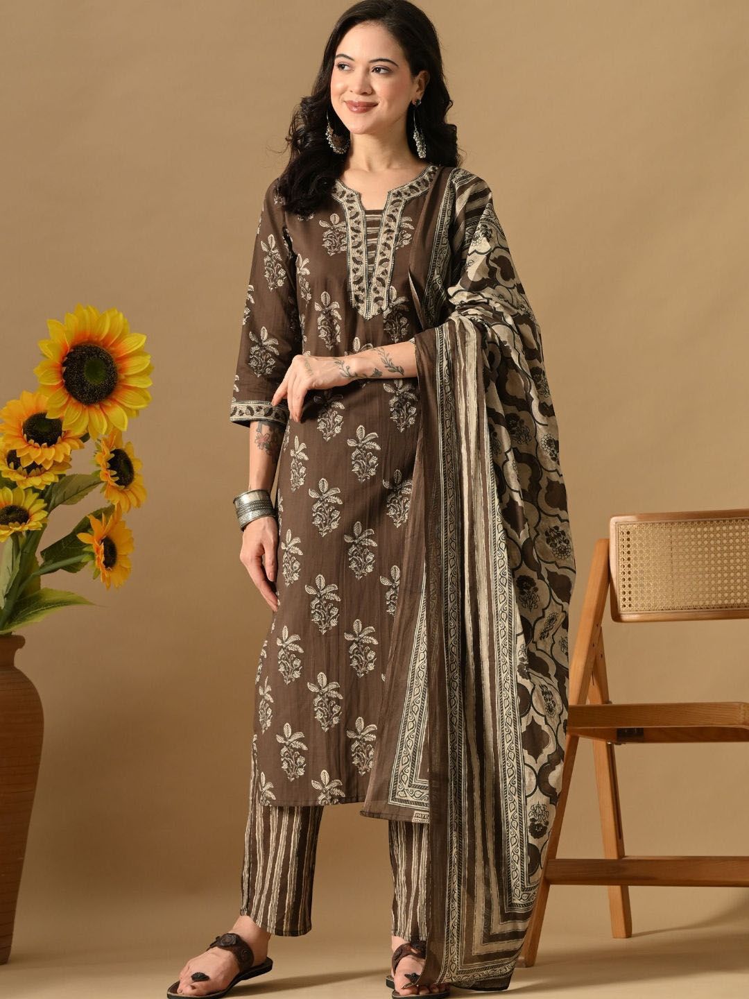 KAMODIAZ KAMODIAZ Women Ethnic Motifs Printed Regular Kurta with Trousers & Dupatta