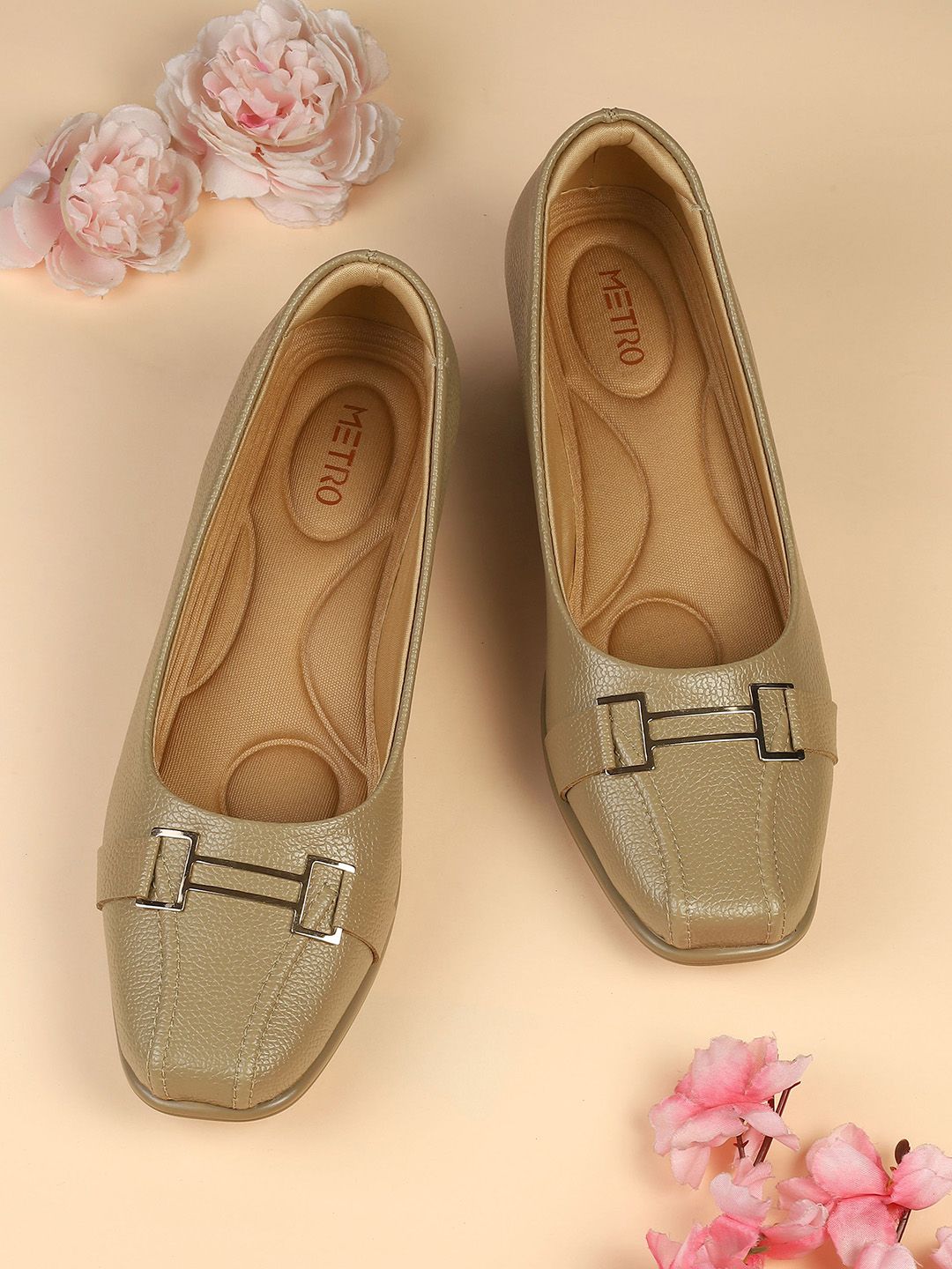 Metro Women Block Heel Pumps With Buckles