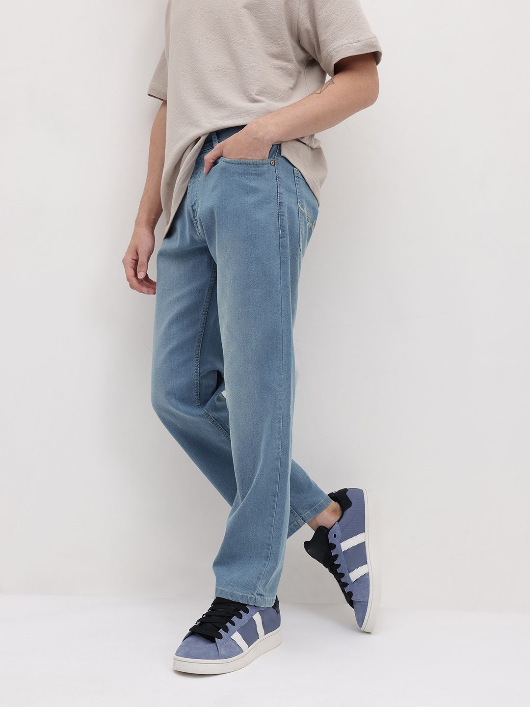 Roadster Men Relaxed Fit Mid-Rise Light Fade Stretchable Jeans