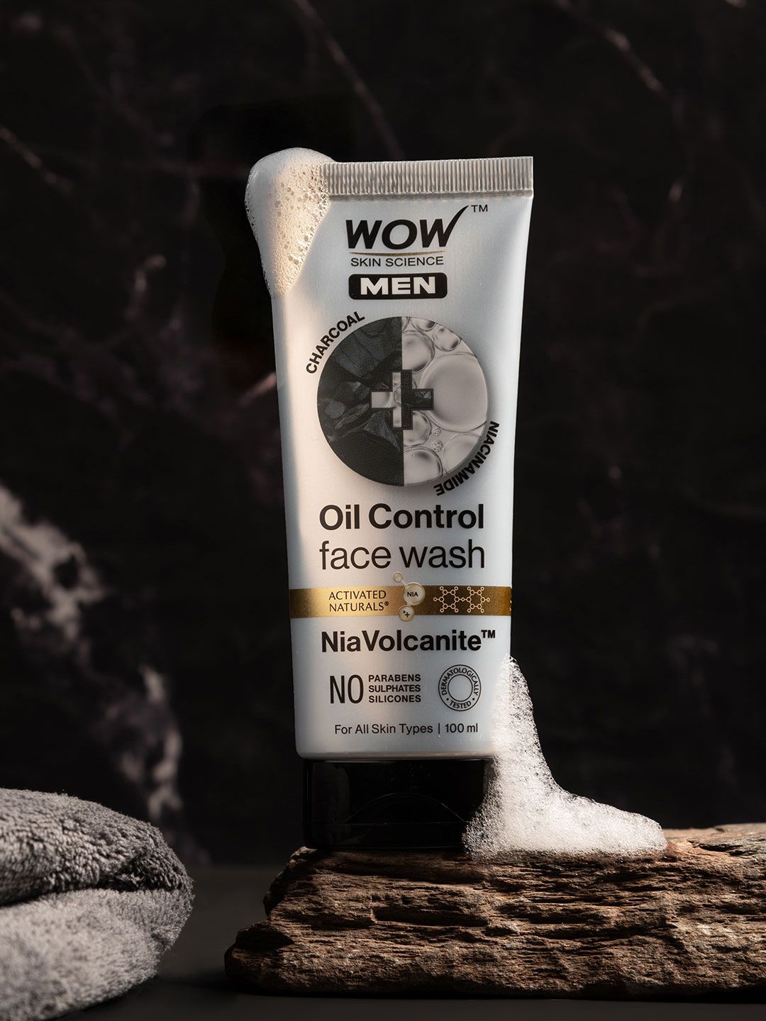 WOW SKIN SCIENCE WOW SKIN SCIENCE Oil Control Face Wash With Charcoal & Niacinamide - 100 ml