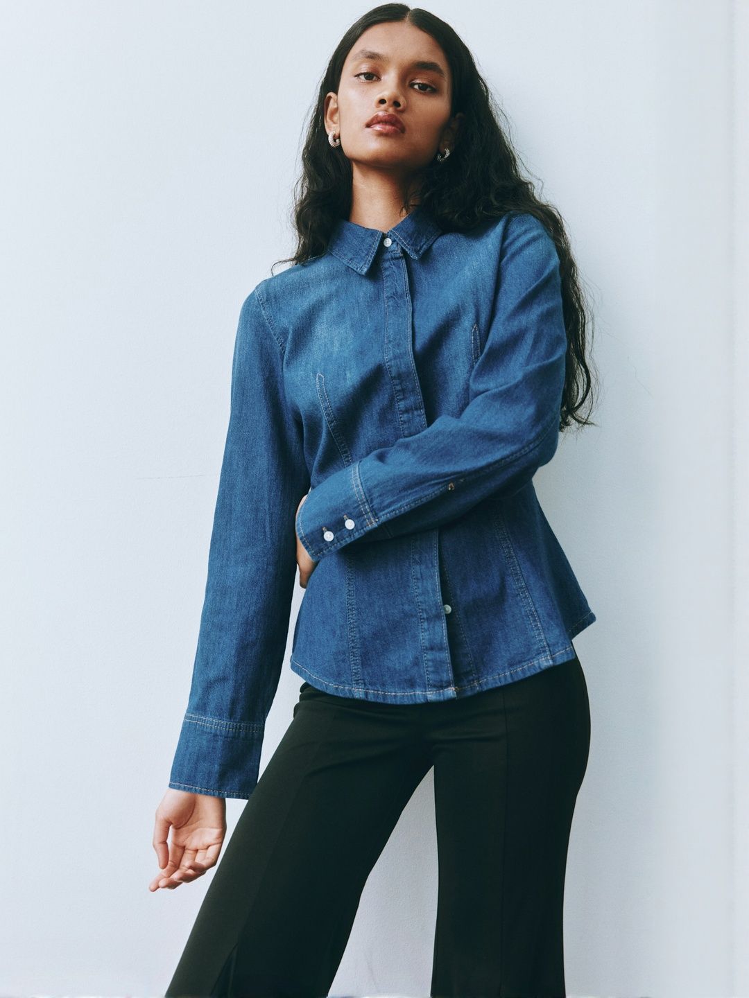 H&M Pure Cotton Fitted Denim Shirt deal from myntra H&M Pure Cotton Fitted Denim Shirt deal from myntra