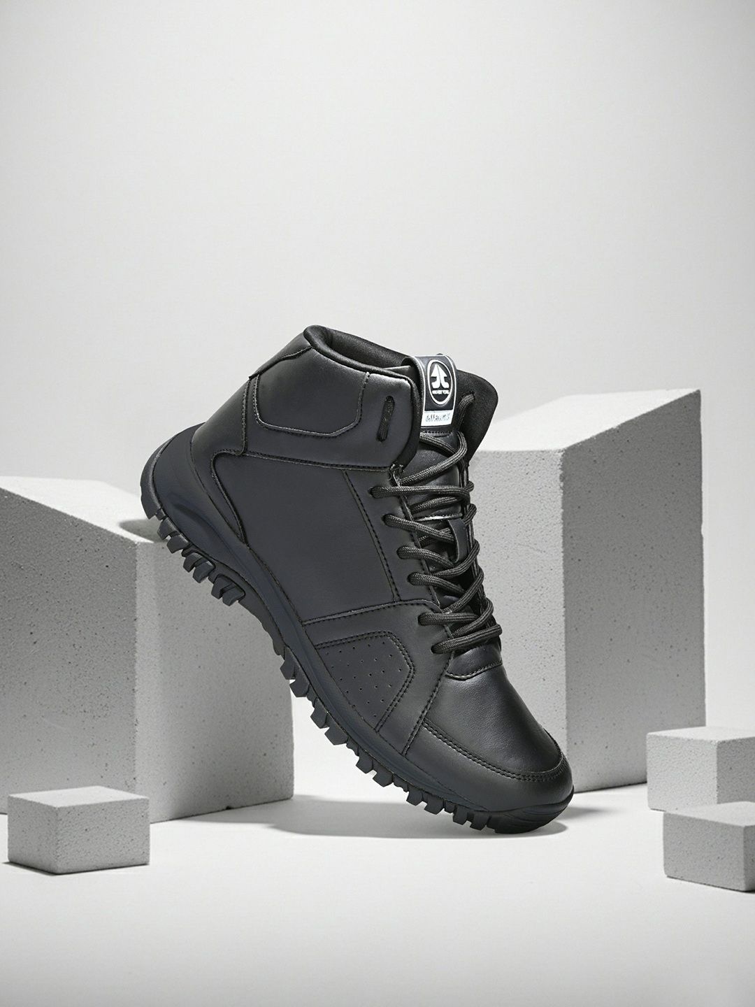OFF LIMITS Men Comfortable Trekking Shoes