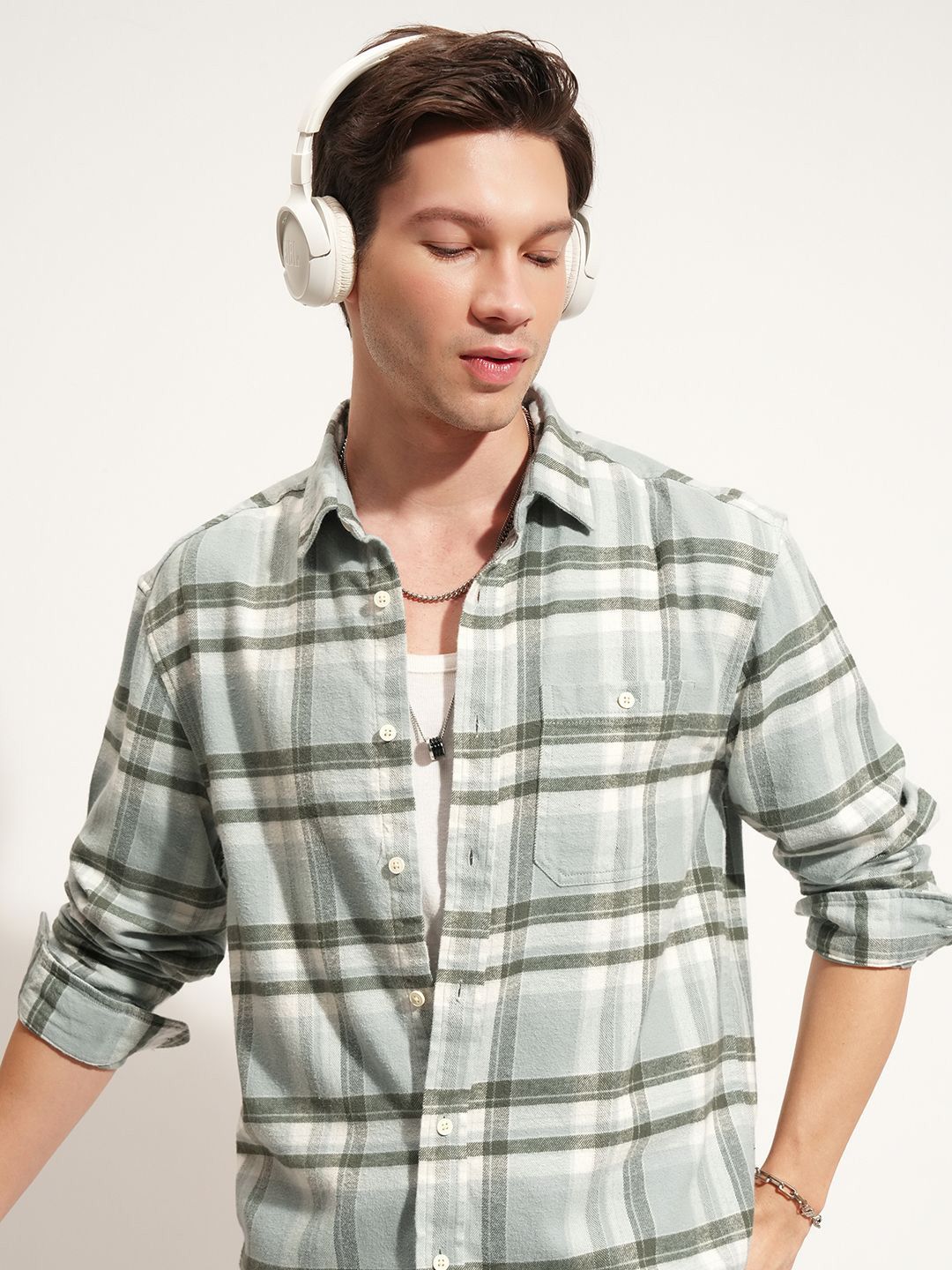 HIGHLANDER Men Relaxed Fit Checked Spread Collar Cotton Casual Shirt