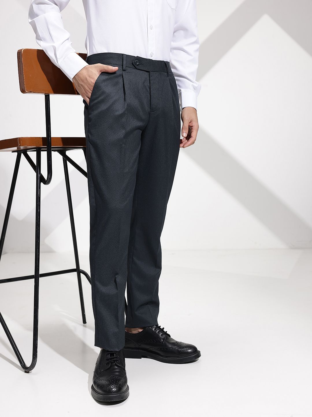 INVICTUS Men Striped Pleated Formal Trousers