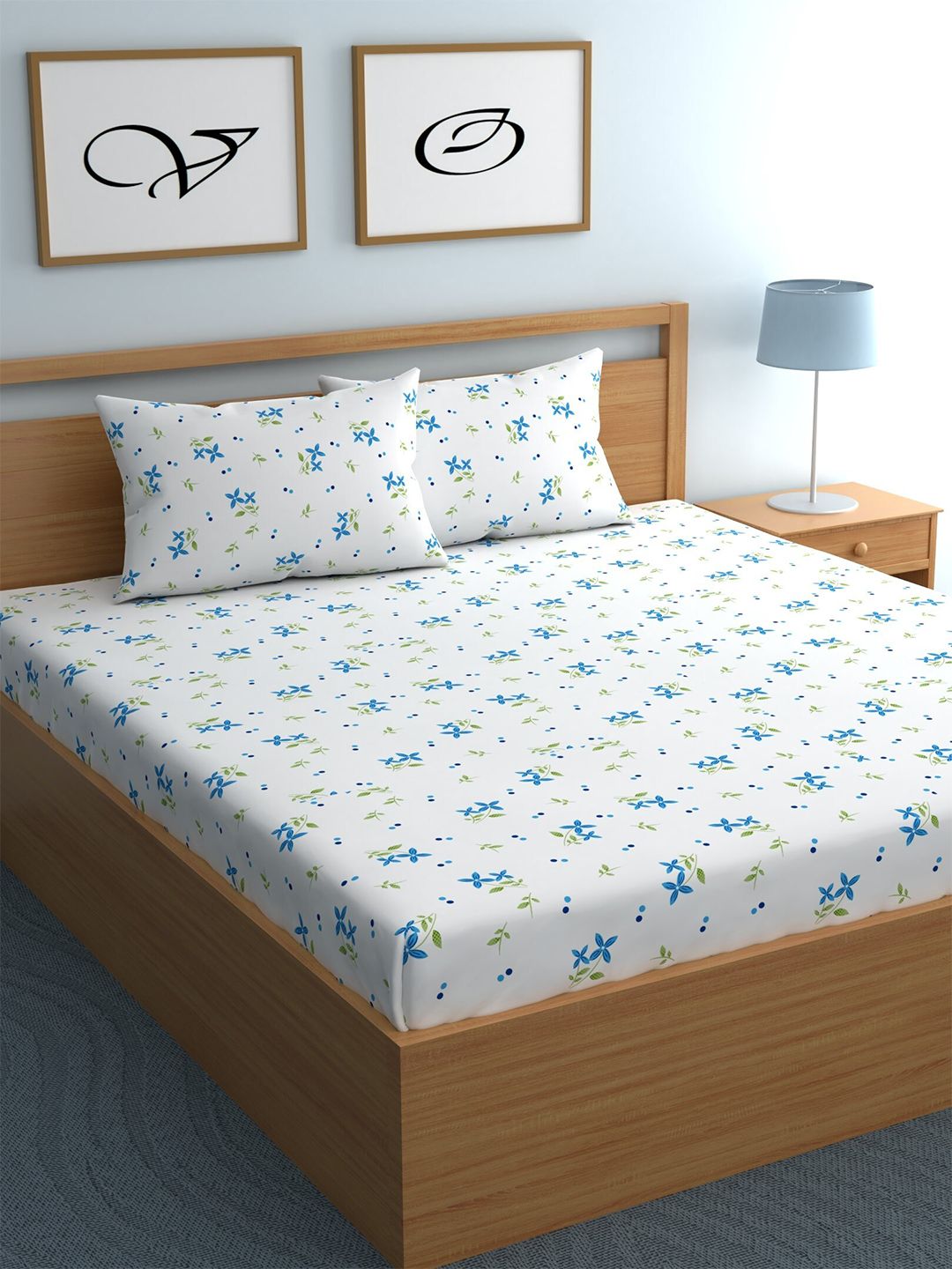 CHHAVI INDIA Blue & White Floral 210 TC Queen Bedsheet with 2 Pillow Covers Price in India