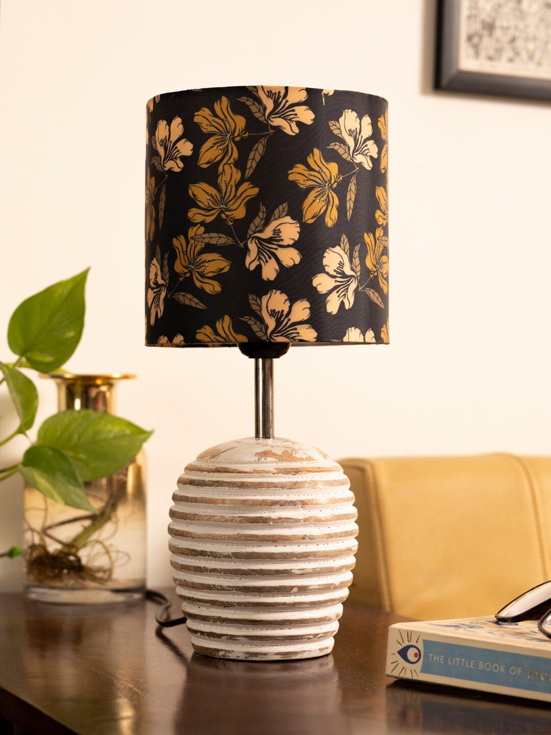 green girgit Black & White Floral Printed Table Lamp With Shade Price in India