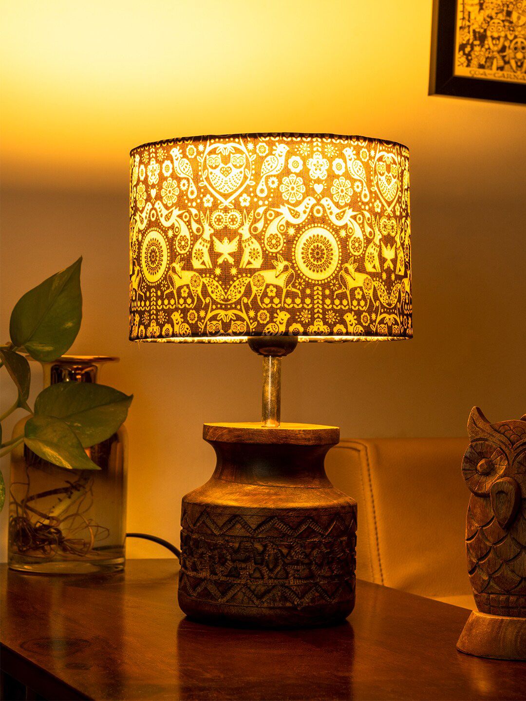 green girgit Black & Beige Printed Wooden Carved Table Lamp With Shade Price in India
