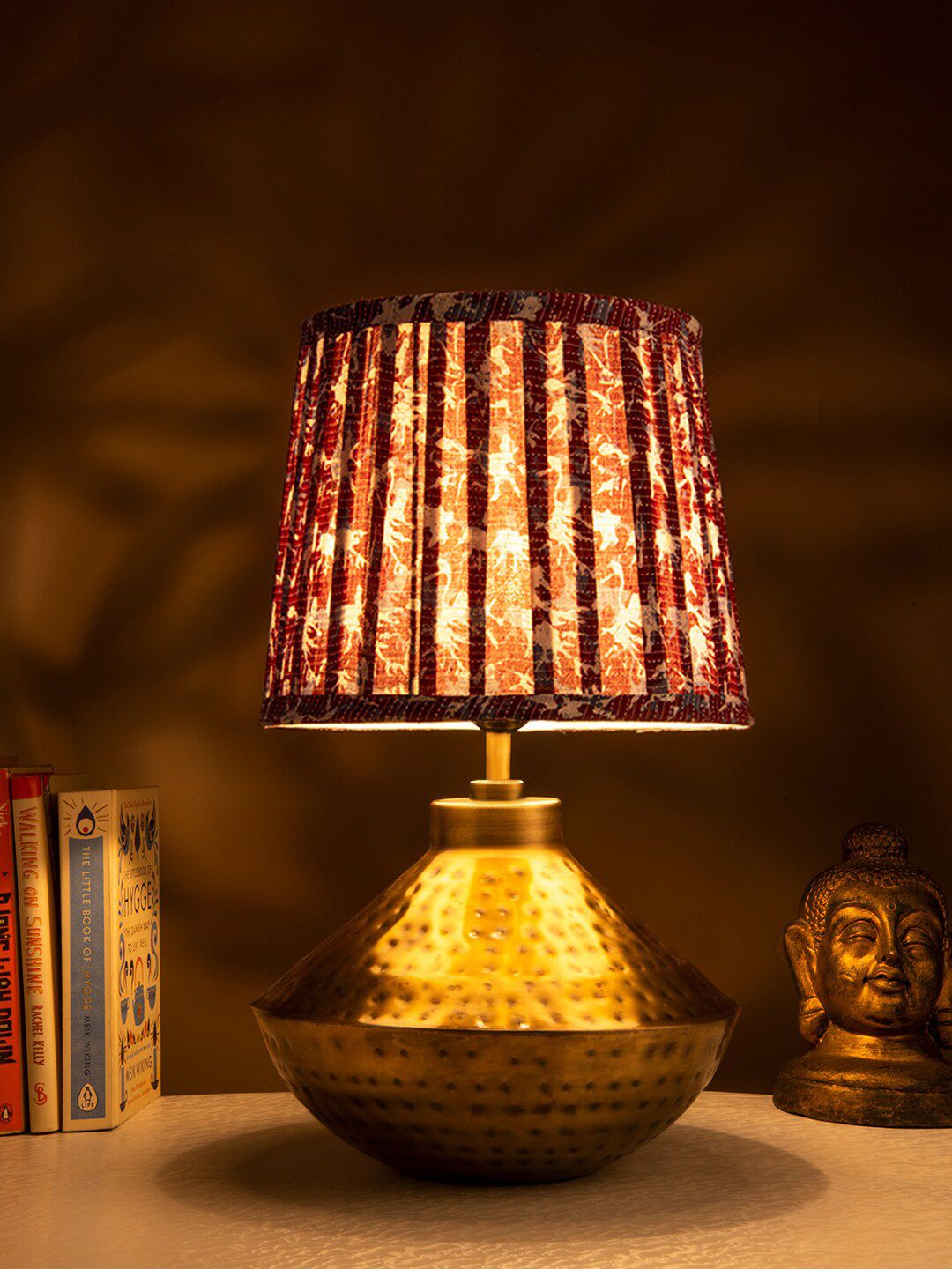 green girgit Maroon & White Printed Hammered Urn Table Lamp Price in India