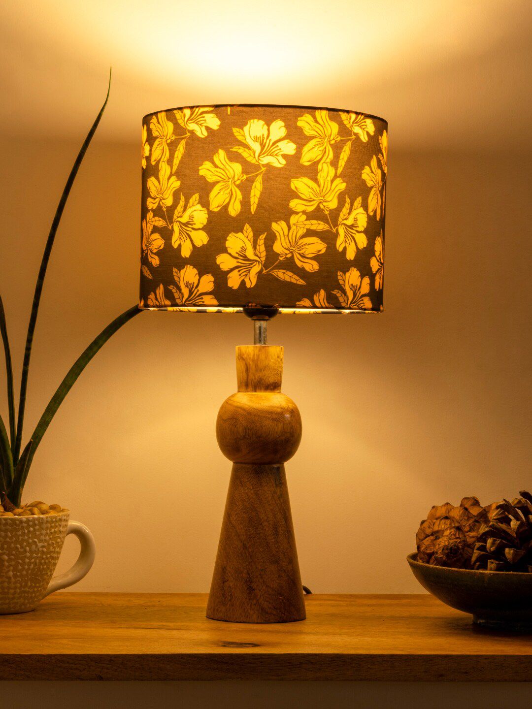 green girgit Black Printed Wooden Table Lamps Price in India