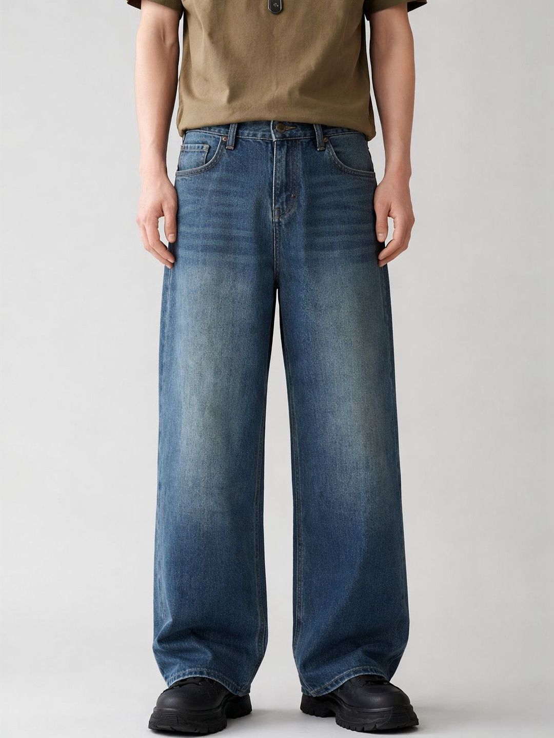 Suo Men Regular Fit Mid-Rise Low Distress Jeans