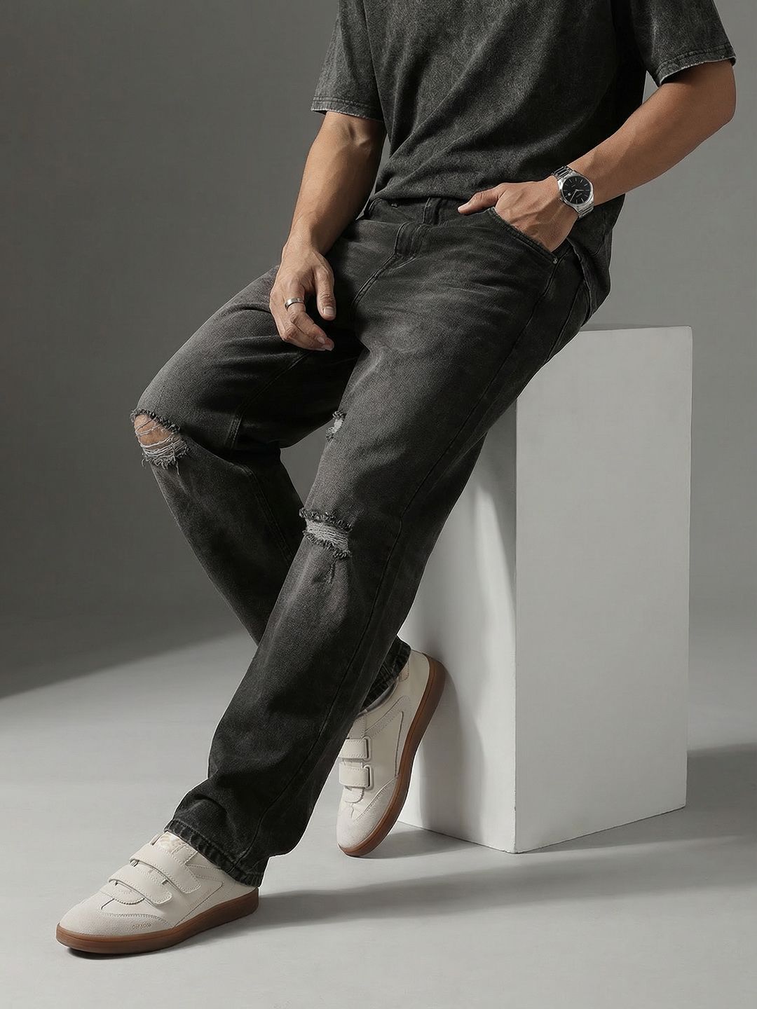 FCUK Men Relaxed Fit Mildly Distressed Light Fade Stretchable Jeans