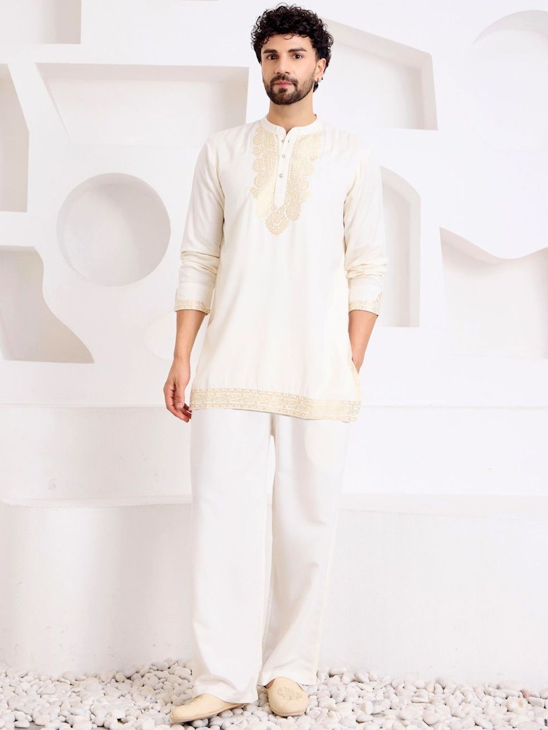 House of Pataudi House of Pataudi Men Ethnic Jacquard Work Yoke Short Kurta With Wide Leg Bottom