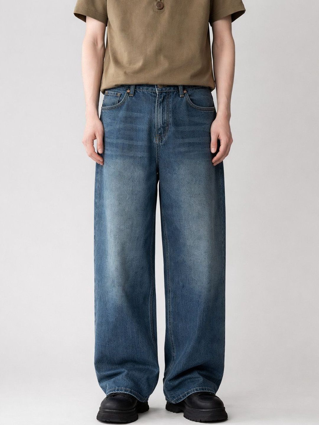 Suo Men Regular Fit Mid-Rise Low Distress Jeans
