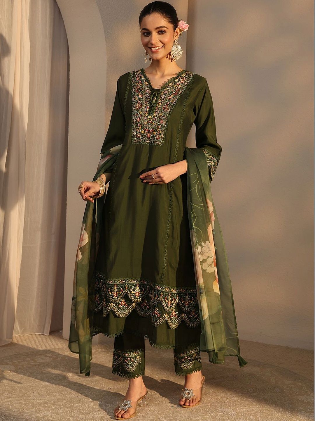 Libas Libas Women Ethnic Motifs Embroidered Regular Kurta with Trousers & With Dupatta